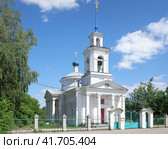 Skopin, Russia - June 24, 2022. St. George cathedral in Pirogov street. Sunny summer view. Церковь Георгия Победоносца на улице Пирогова, Скопин, Рязанская область. Стоковое фото, фотограф Александр Кузнецов / Фотобанк Лори