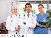 Experienced doctors standing in medical office with young nurse. Стоковое фото, фотограф Яков Филимонов / Фотобанк Лори