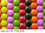 Фон из разноцветного драже молочного шоколада. Стоковое фото, фотограф Клара Мухаметзянова / Фотобанк Лори