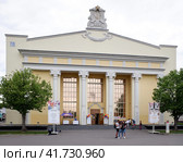 Moscow - June 11, 2022. Pavilion of Moldova in VDNKh. Cloudy summer view. Павильон Молдавия в парке ВДНХ, Москва. Редакционное фото, фотограф Александр Кузнецов / Фотобанк Лори
