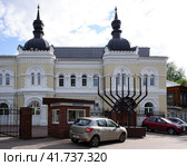 Синагога на улице Грузинская, Нижний Новгород. Nizhny Novgorod, Russia - June 14, 2022. Building of synagogue in Gruzinskaya street. Sunny summer view. Редакционное фото, фотограф Александр Кузнецов / Фотобанк Лори