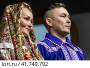 Свадьба жениха по национальности ханты и невесты по национальности манси из деревни Русскинская (Сургутский район) Ханты-Мансийского автономного округа - Югры на выставке-форуме Россия в городе Москве (2023 год). Редакционное фото, фотограф Николай Винокуров / Фотобанк Лори