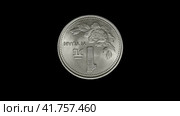 Реверс китайская монеты 1 юань на черном фоне. Rotating reverse of China coin 1 yuan with inscription meaning People's Republic of China, isolated in black background. Close up view. Стоковая анимация, аниматор Александр Кузнецов / Фотобанк Лори