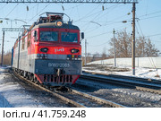 Электровоз ВЛ-80С крупным планом солнечным мартовским днем (2022 год). Редакционное фото, фотограф Виктор Карасев / Фотобанк Лори