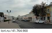 Улица Андропова, центр Ярославля. View of Andropov street in the center of Yaroslavl. Cloudy summer view. (2014 год). Редакционное фото, фотограф Александр Кузнецов / Фотобанк Лори