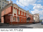 Москва. Малый головин переулок, дом 10, строение 1. Музей русского лубка и наивного искусства (2023 год). Редакционное фото, фотограф Dmitry29 / Фотобанк Лори