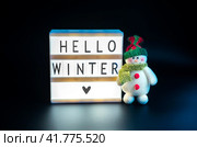 Надпись на светящемся фоне " Hello Winter" . Снеговик. Привет зима. Стоковое фото, фотограф Оксана / Фотобанк Лори
