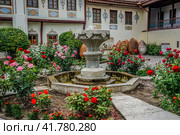 Fountain in the Khan's Palace. Bakhchisaray, Crimea (2016 год). Редакционное фото, фотограф Виктория Кольцова / Фотобанк Лори