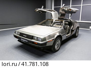 DMC DeLorean (2023 год). Редакционное фото, фотограф Art Konovalov / Фотобанк Лори