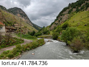 Река Фиагдон, у подножья горы Кариу-хох. Село Дзивгис. Алагирский район. Северная Осетия. Россия (2023 год). Стоковое фото, фотограф Pukhov K / Фотобанк Лори