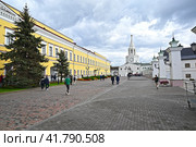 Спасская башня Казанского кремля и здание присутственных мест. Город Казань. Республика Татарстан (2023 год). Редакционное фото, фотограф Александр Тараканов / Фотобанк Лори