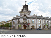 Город Казань. Улица Кремлевская. Здание национального музея Татарстана (2023 год). Редакционное фото, фотограф Александр Тараканов / Фотобанк Лори