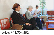 Unemployed man of middle age is waiting for job interview in hall. Bored male candidate for job is waiting for invitation to recruiter s office. Стоковое видео, видеограф Яков Филимонов / Фотобанк Лори