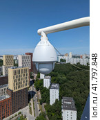 Камера видео наблюдения на крыше дома в Москве (2023 год). Редакционное фото, фотограф Никита Нищенко / Фотобанк Лори