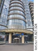 Фрагмент здания гостиницы Radisson Blu Olympiyskiy Hotel, Moscow. Москва, Россия (2023 год). Редакционное фото, фотограф Елена Коромыслова / Фотобанк Лори