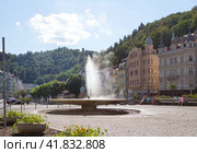 Geyser Fountain in Karlovy Vary. Czech republic (2018 год). Редакционное фото, фотограф Belikart / Фотобанк Лори