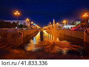 Город Казань. Ночное освещение набережной реки Бурлак. Улица Лево-Бурлачная (2023 год). Стоковое фото, фотограф Александр Тараканов / Фотобанк Лори