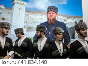 Мужчины в традиционных национыльх костюмах у стенда Чеченской Республики на Международной выставке-форуме "Россия" на территории выставочного комплекса ВДНХ в городе Москве, Россия (2023 год). Редакционное фото, фотограф Николай Винокуров / Фотобанк Лори