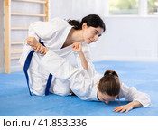 Karateka demonstrated their skills. Стоковое фото, фотограф Яков Филимонов / Фотобанк Лори