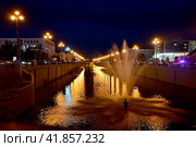 Город Казань. Ночное освещение канала Бурлак. Улица Лево-Бурлачная (2023 год). Стоковое фото, фотограф Александр Тараканов / Фотобанк Лори