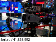 Студия информационной телевизионной программы "Вести" телекомпании ВГТРК на Международной выставка-форуме "Россия" на территории выставочного комплекса ВДНХ в городе Москве, Россия (2023 год). Редакционное фото, фотограф Николай Винокуров / Фотобанк Лори