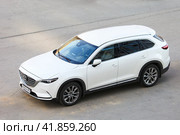 Mazda CX-9 (2022 год). Редакционное фото, фотограф Art Konovalov / Фотобанк Лори