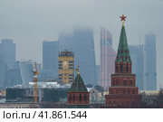 Downtown cityscape. Kremlin Towers, skyscrapers of modern business district in overcast winter day. Concept of combining past and present in the guise of a city (2019 год). Стоковое фото, фотограф YuryKara / Фотобанк Лори