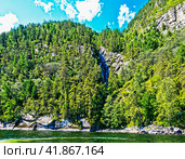 Горная река, впадающая в Телецкое озеро. Горный Алтай. Стоковое фото, фотограф Макаров Алексей / Фотобанк Лори