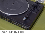 Sanyo turntable, vinyl player. Vintage analog player. (2020 год). Редакционное фото, фотограф Леонид Еремейчук / Фотобанк Лори