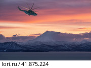 Полёт на закате дня. Стоковое фото, фотограф Александр Максин / Фотобанк Лори