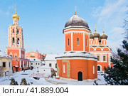 Высоко-Петровский монастырь. Зимний день. Москва. Россия (2023 год). Редакционное фото, фотограф E. O. / Фотобанк Лори