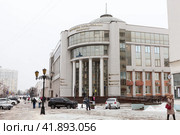 Здание Белгородского Государственного Университета. Вход с улицы Победы, корпус 17. Белгород (2023 год). Редакционное фото, фотограф Кекяляйнен Андрей / Фотобанк Лори