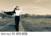 A young girl walks in a city park. Стоковое фото, фотограф Siarhei Starastau / Фотобанк Лори