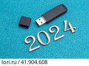 Коллаж защита информации в 2024 году. Цифры года на синем фоне и USB-флеш-накопитель. Стоковое фото, фотограф Елена Бобкова / Фотобанк Лори