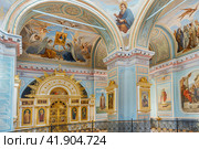 Старица, Тверская область, Россия, август 2021 года. Рисунки на библейские темы и иконы в Троицком Храме Старицкого Свято-Успенского монастыря. Редакционное фото, фотограф Сергей Никифоров-Гордеев / Фотобанк Лори