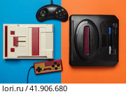 Игровые приставки из детства sega и dendy (2023 год). Редакционное фото, фотограф Станислав Кноп / Фотобанк Лори