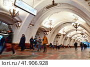 Интерьер станции метро "Арбатская" Арбатско-Покровской линии метро. Город Москва (2023 год). Редакционное фото, фотограф Александр Тараканов / Фотобанк Лори
