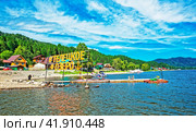 Надпись "Телецкое озеро". Село Артыбаш. Горный Алтай (2023 год). Редакционное фото, фотограф Макаров Алексей / Фотобанк Лори