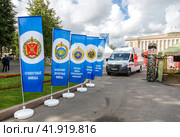 Mobile selection point for military service under contract to the Russian Army (2023 год). Редакционное фото, фотограф FotograFF / Фотобанк Лори