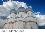 Ростовский кремль Россия Ростов Великий. Белые облака на небе. Лето. Стоковое фото, фотограф Оксана Владимировна Грачева / Фотобанк Лори
