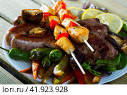 Meshana skara - dish of Bulgarian cuisine. Стоковое фото, фотограф Яков Филимонов / Фотобанк Лори