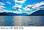 Утро на Телецком озере. Село Артыбаш. Горный Алтай. Стоковое фото, фотограф Макаров Алексей / Фотобанк Лори