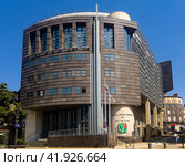 Department administration building of Puy-de-Dome, Clermont-Ferrand (2022 год). Редакционное фото, фотограф Яков Филимонов / Фотобанк Лори