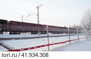 Petrozavodsk, Russia January 5, 2024. A freight train rushes along the railway tracks among snow and snowdrifts. Oktyabrskaya railway. Frosty winter day -27 degrees Celsius. Transportation of goods. Редакционное видео, видеограф Юлия Петровская / Фотобанк Лори