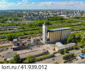 Вид с высоты на снос элеватора в городе Кирове (аэросъемка 2020 года) Стоковое фото, фотограф Владислав Самошкин / Фотобанк Лори