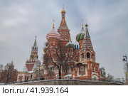 Старинный собор Покрова Пресвятой Богородицы на Рву ( Собор Василия Блаженного) облачным январским днем. Москва (2024 год). Стоковое фото, фотограф Виктор Карасев / Фотобанк Лори