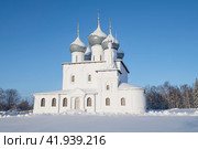 Старинный  Собор Воздвижения Креста Господня (1658г.) январским днем. Тутаев (Романов-Борисоглебск). Ярославская область (2024 год). Стоковое фото, фотограф Виктор Карасев / Фотобанк Лори