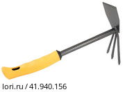 Садовый инструмент для прополки грядок на белом фоне. Garden hoe tool isolated on white background. Стоковое фото, фотограф Татьяна Д / Фотобанк Лори
