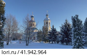 Храм Петра и Павла. Россия, Москва, Ясенево, Подворье Оптиной пустыни (2024 год). Стоковое видео, видеограф Щеголева Ольга / Фотобанк Лори