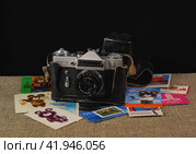 Старый фотоаппарат с старыми карманными календарями. Стоковое фото, фотограф Константин Яковлев / Фотобанк Лори